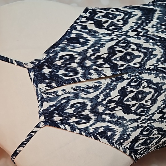 Paper Crane | Anthropologie Blousey Dressy Casual Tank - Picture 4 of 10